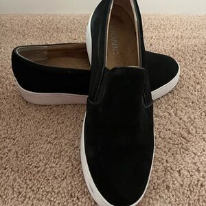 Vionic Women’s Slip On Shoes size 8